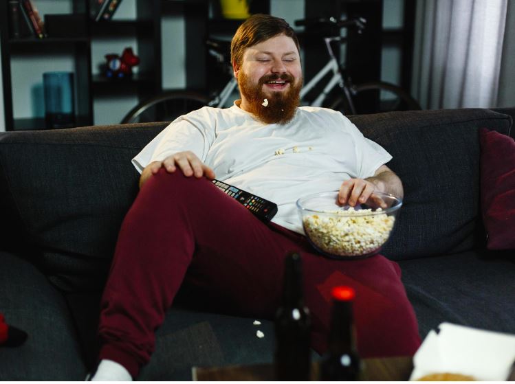 2023-03-15 13_06_24-Man eating popcorn and watching TV 1484768 Stock Photo at Vecteezy und 2 w...jpg
