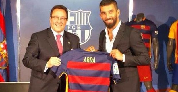 arda-turan-barcelona-imza-töreni-resimleri-21-620x320.jpg