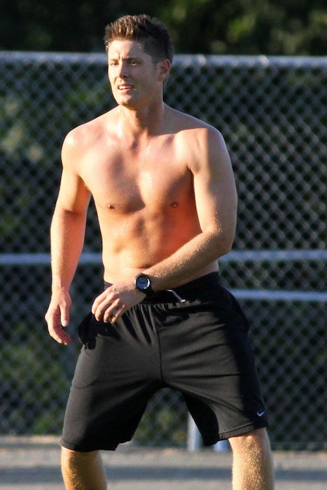 Jensen-Ackles-shirtless-body.jpg
