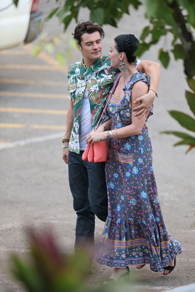 Katy-Perry-and-Orlando-Bloom-Hiking-in-Hawaii--21-662x993.jpg