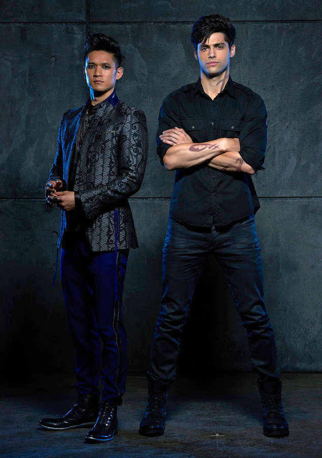 rs_634x902-160111173045-634.Shadowhunters-Harry-ShumJr-Matthew-Daddario.2.ms.011116.jpg