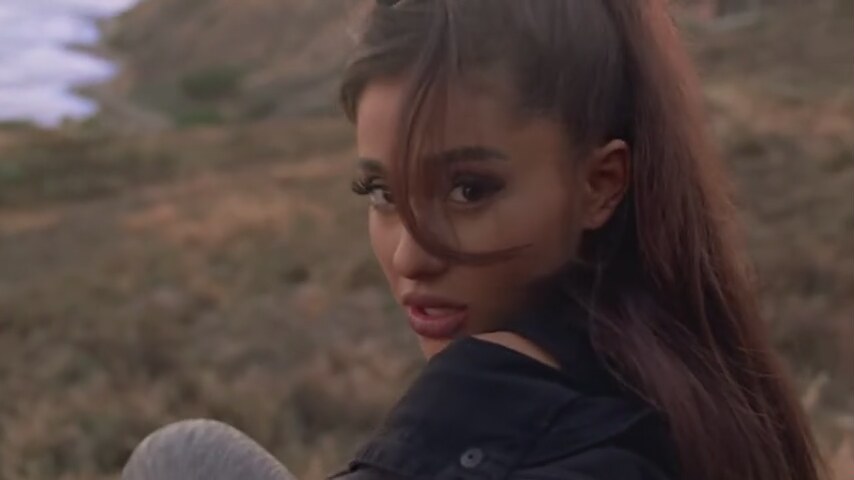 ariana-grande-ft-lil-wayne-let-me-love-you-official-music-video_9341550-3080_854x480.jpg